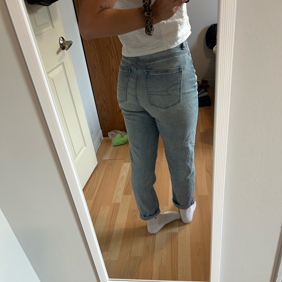 There is a small mark on the left leg but it is barely noticeable when worn. - Picture 3 of 4